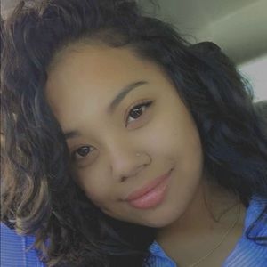 Meet your Posher, Mia